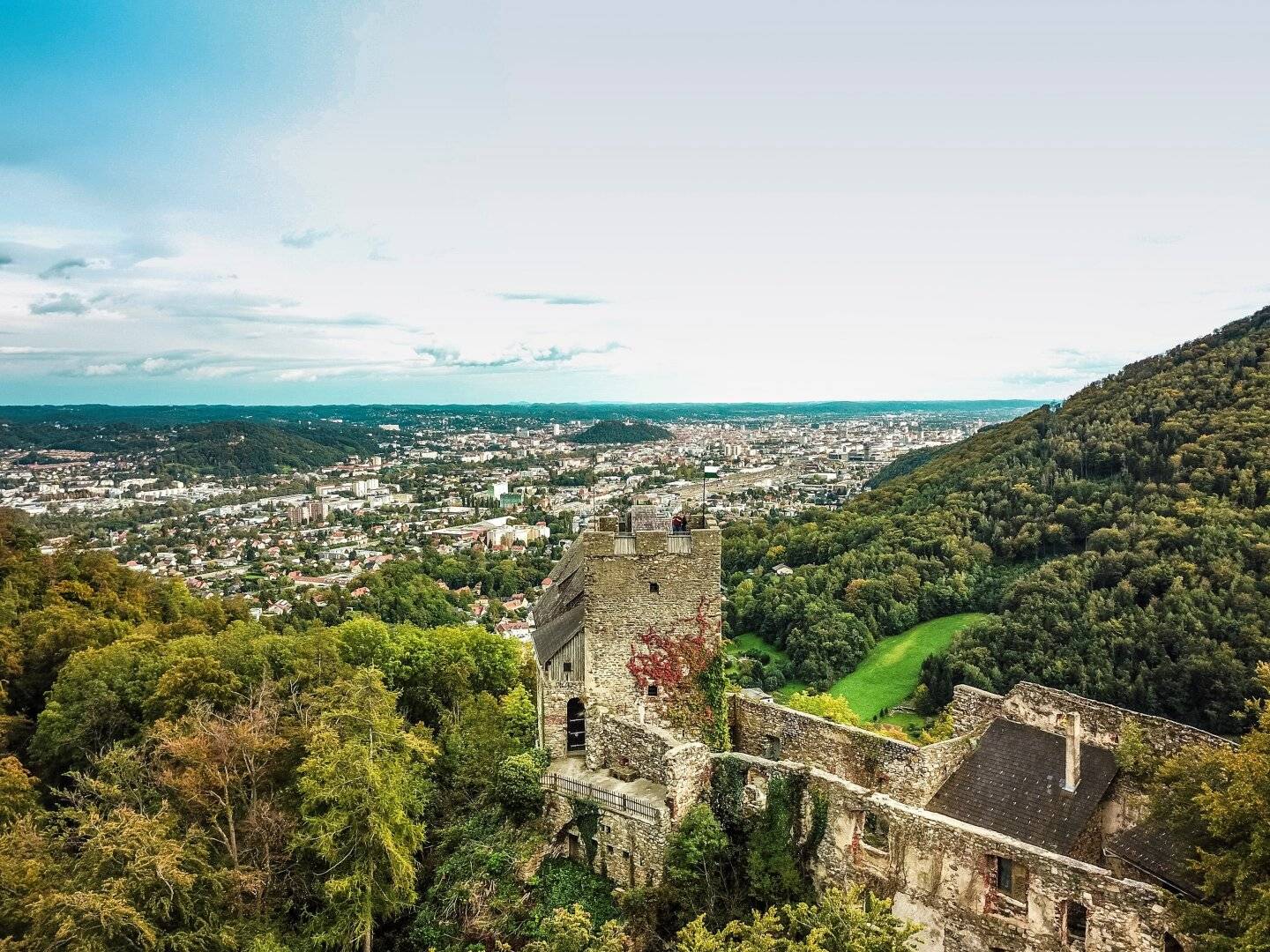 Historische Burgruine in ausgezeichneter Lage