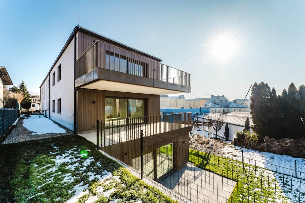 Apartment with garden and terrace near promenade