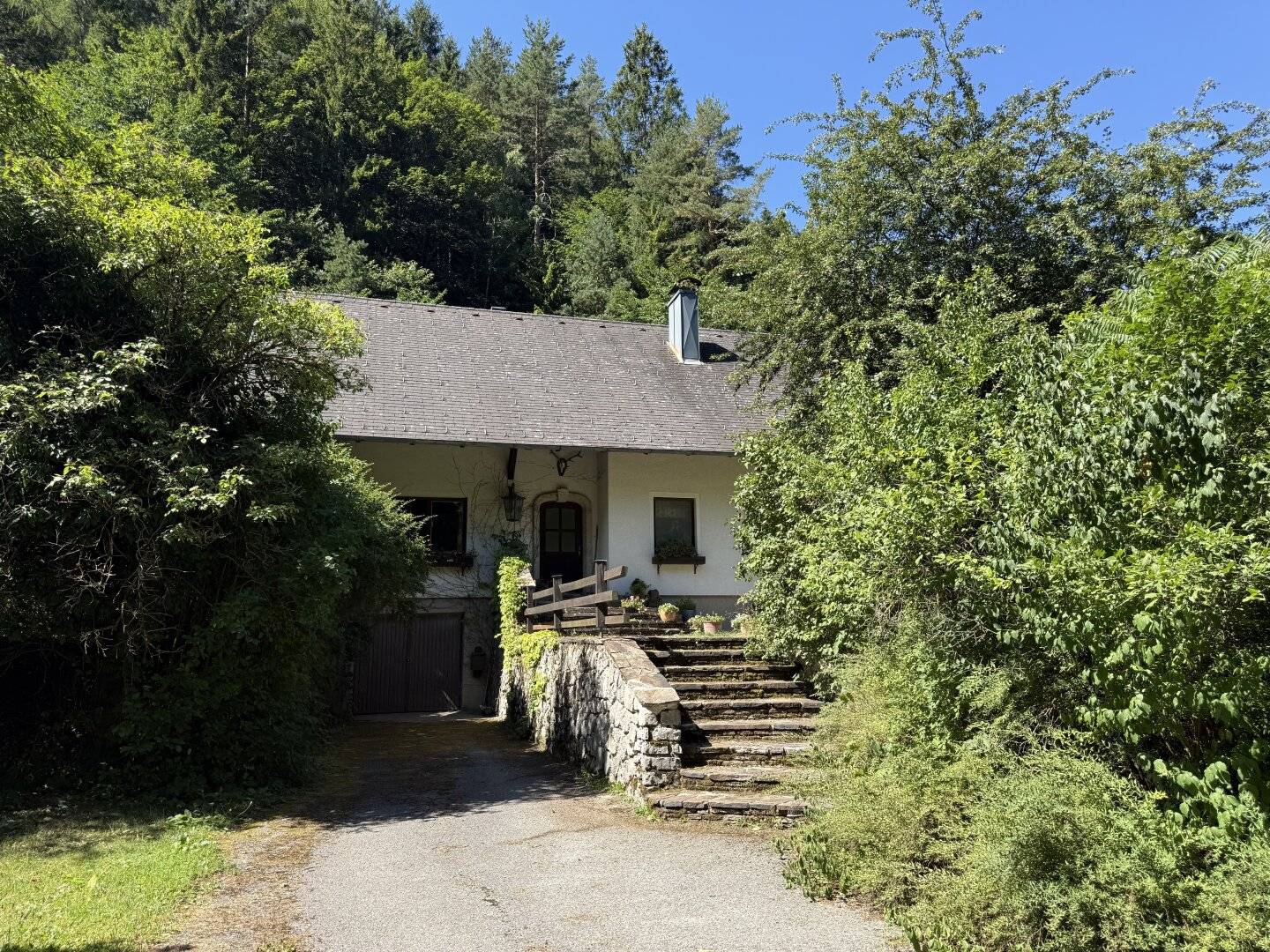 Gutenstein - Klostertal: Ehemaliges Jagdhaus mit 2.065 m² Grundstück