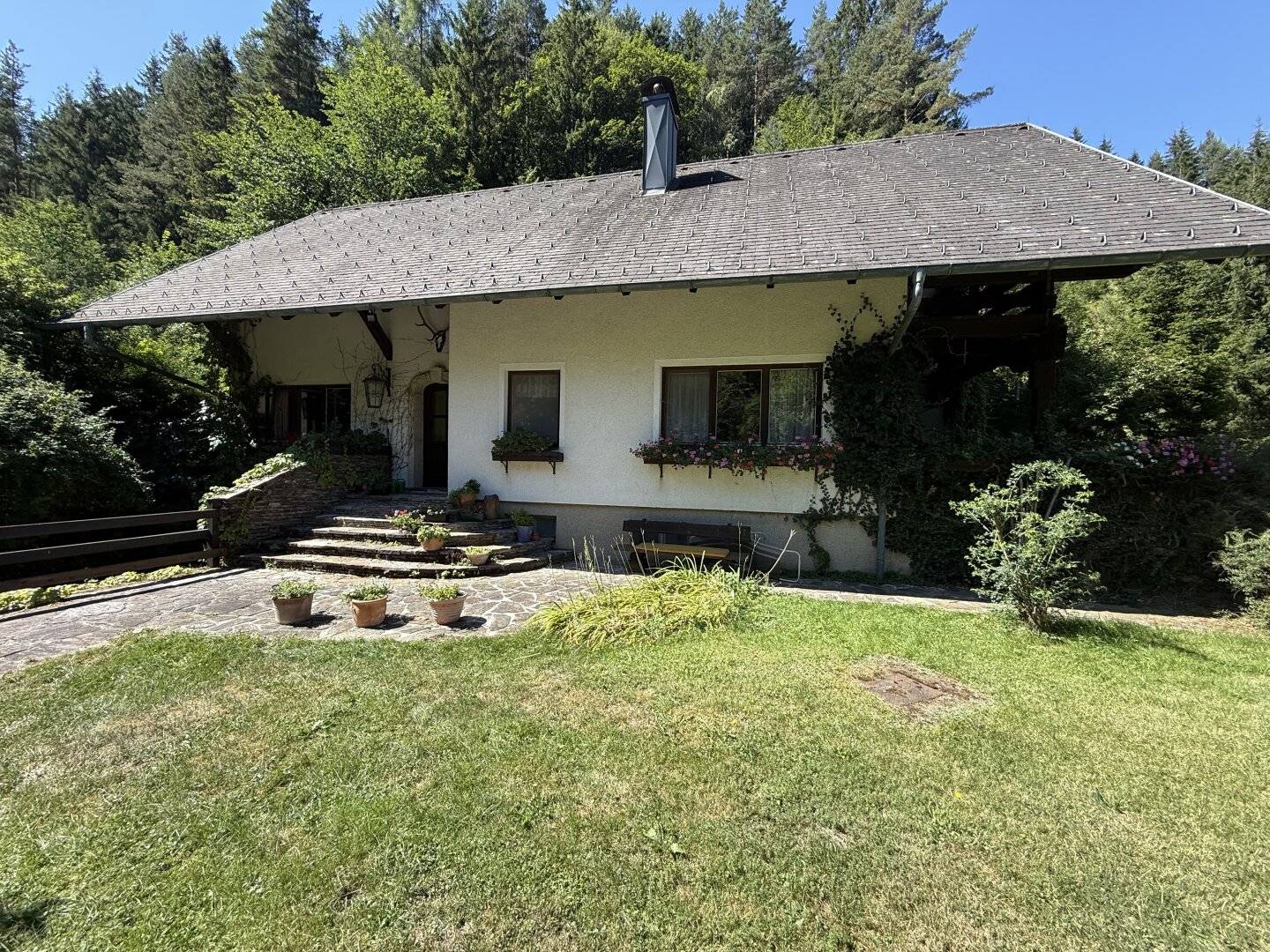 Gutenstein - Klostertal: Ehemaliges Jagdhaus mit 2.065 m² Grundstück