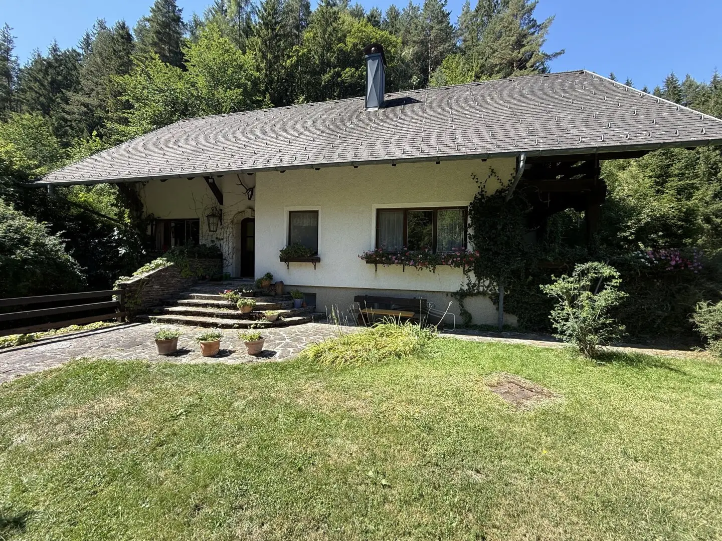Gutenstein - Klostertal: Former Hunting Lodge with 2,065 m² Plot