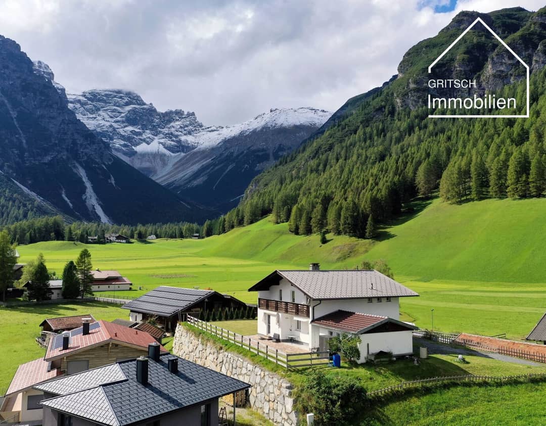 Family house with mountain view and garden in sunny panoramic location