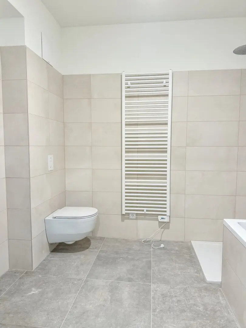 Apartment with own garden and garage space