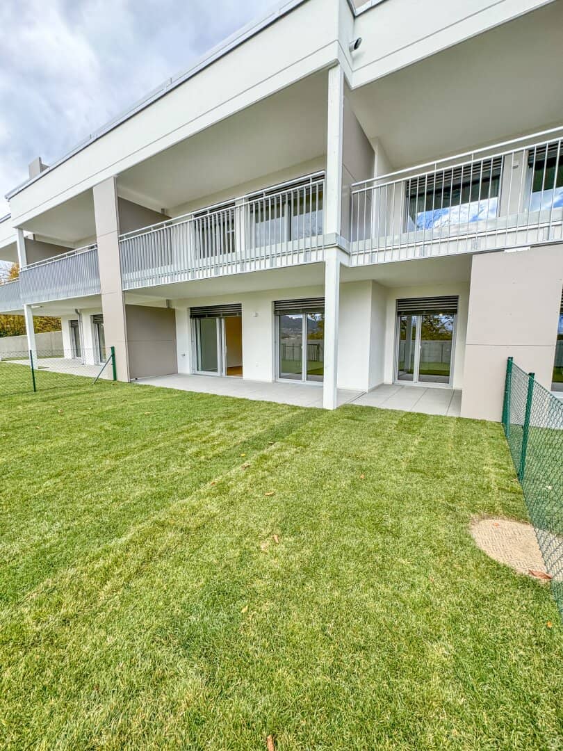 Apartment with own garden and garage space