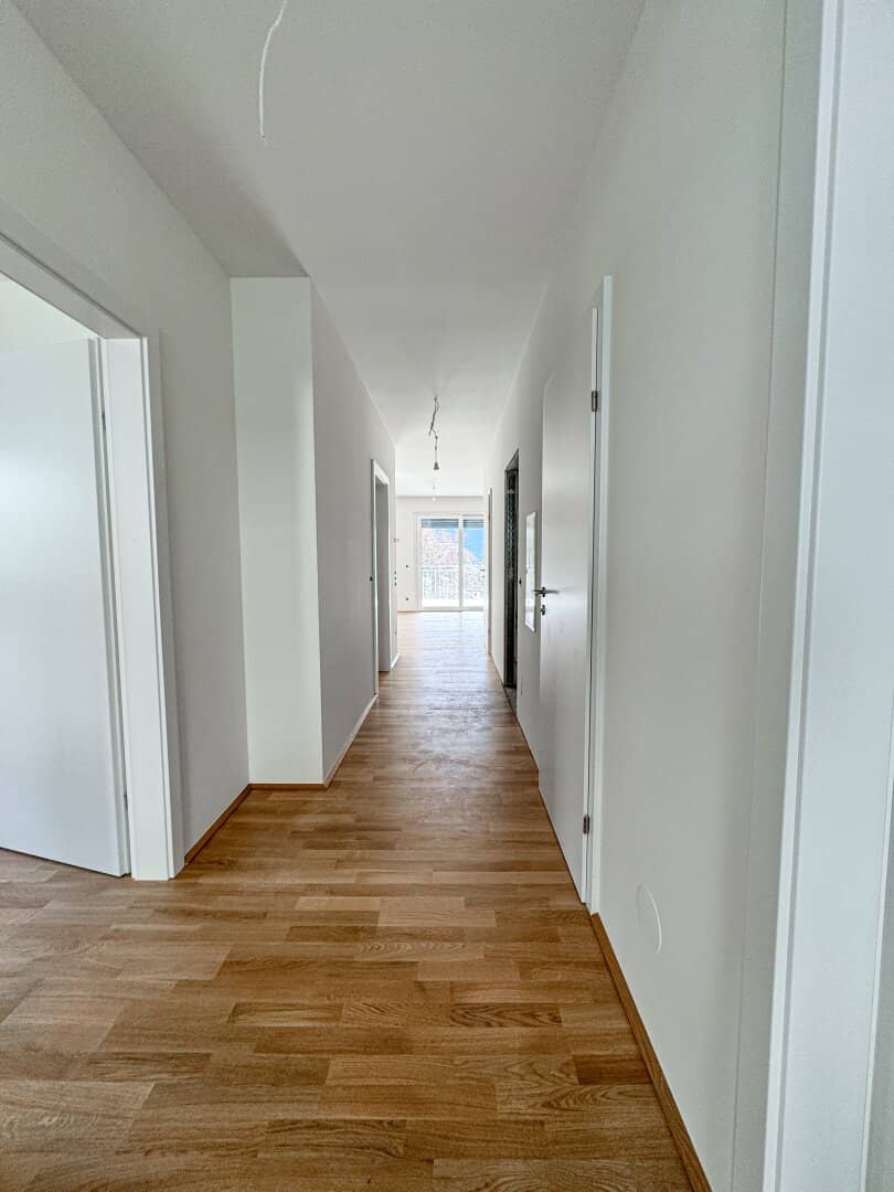 Apartment with private entrance and south facing