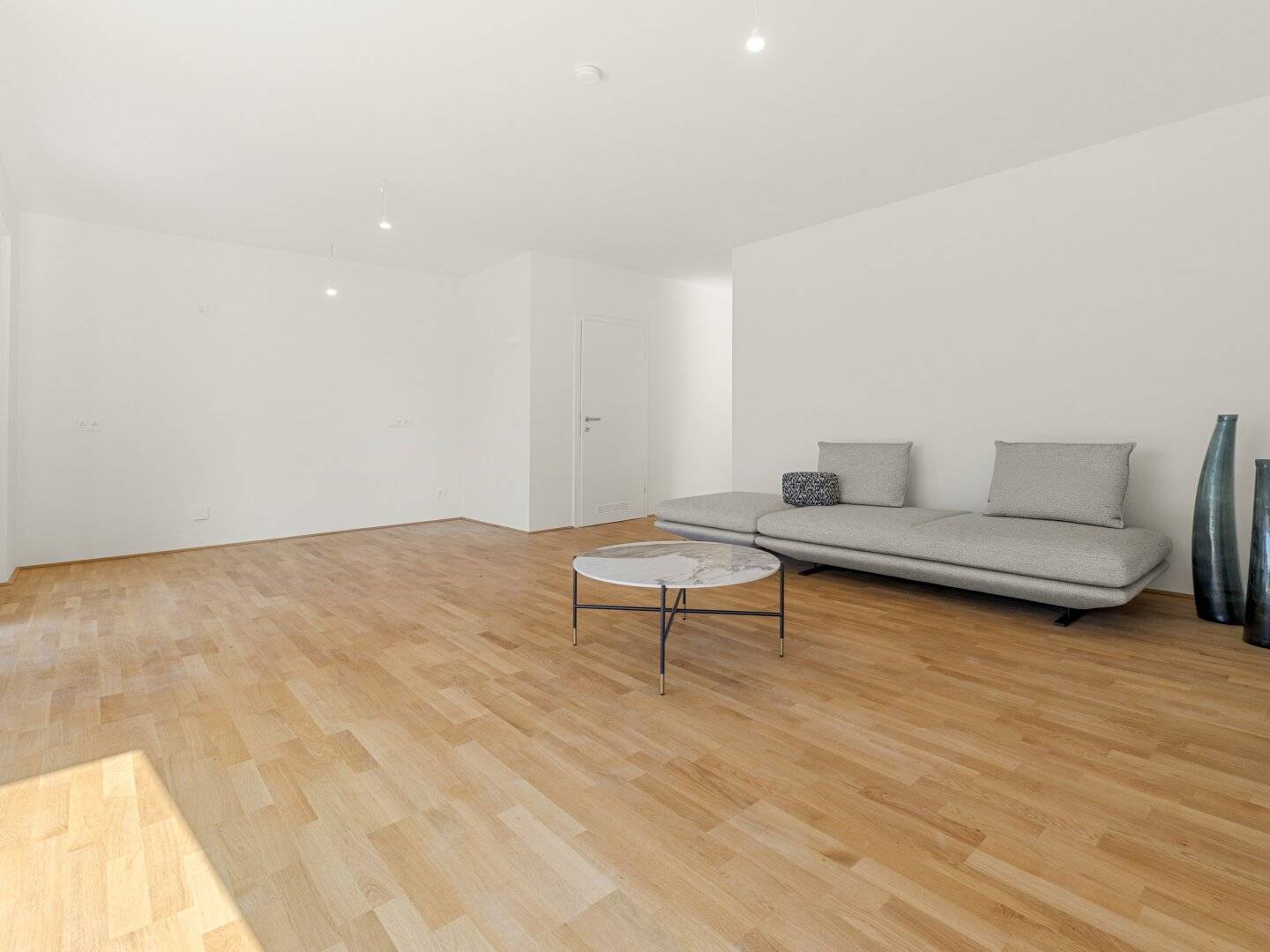 Apartment with private entrance and south facing