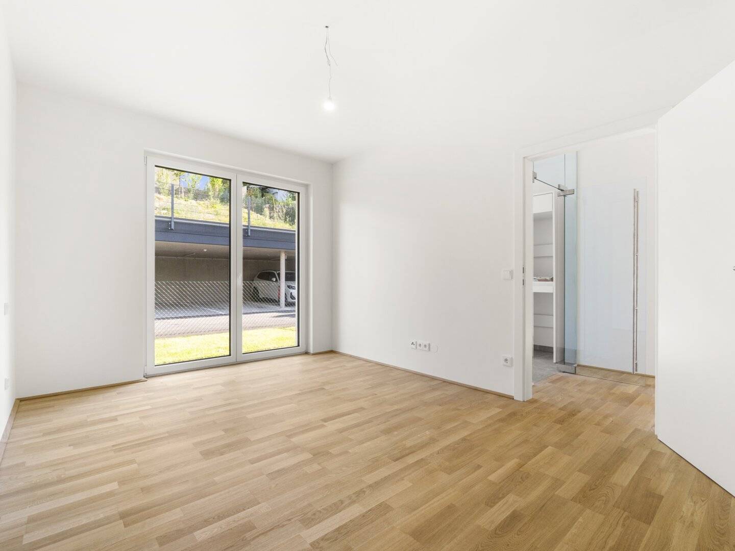 Apartment with private entrance and south facing