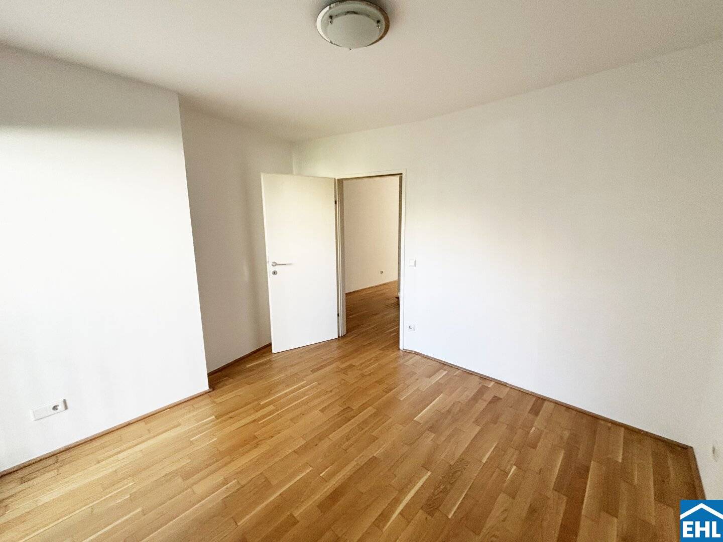 Wohnung mit Loggia und Lift nahe Brunnenmarkt