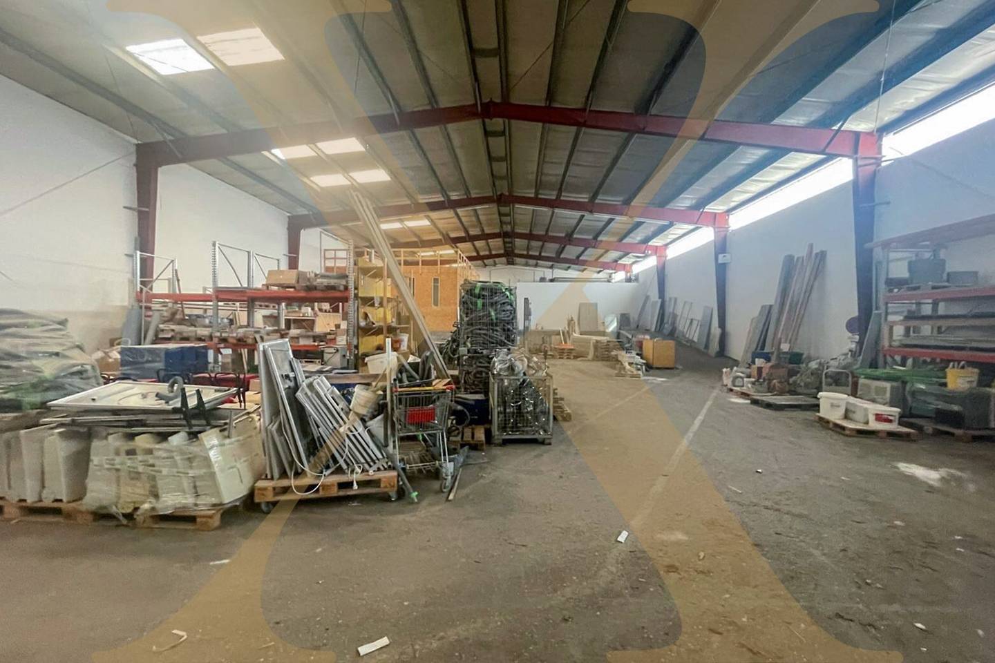 Spacious warehouse with office and outdoor area in Pasching
