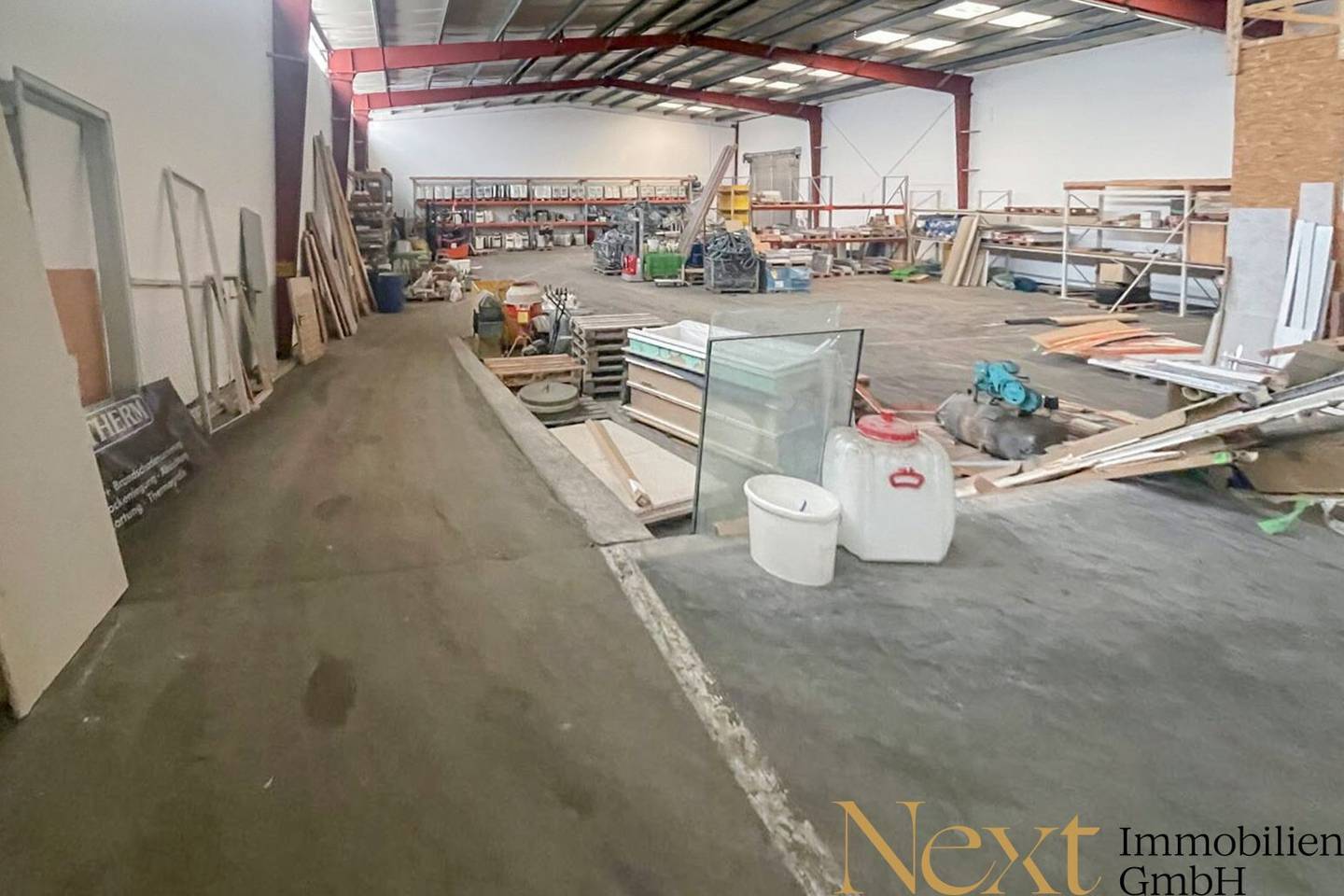 Spacious warehouse with office and outdoor area in Pasching