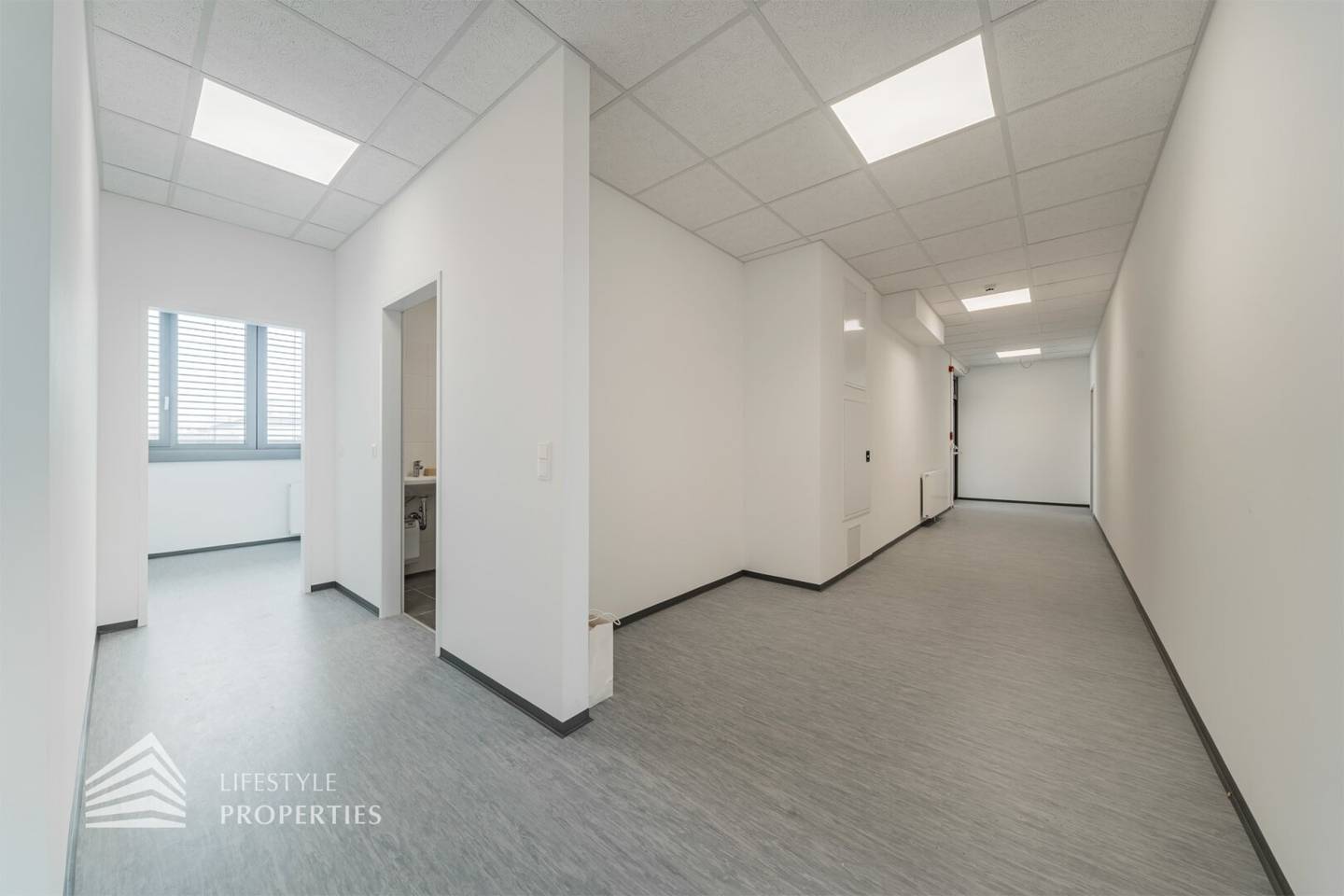 Attractive 6-Room Office/Practice near Enkplatz
