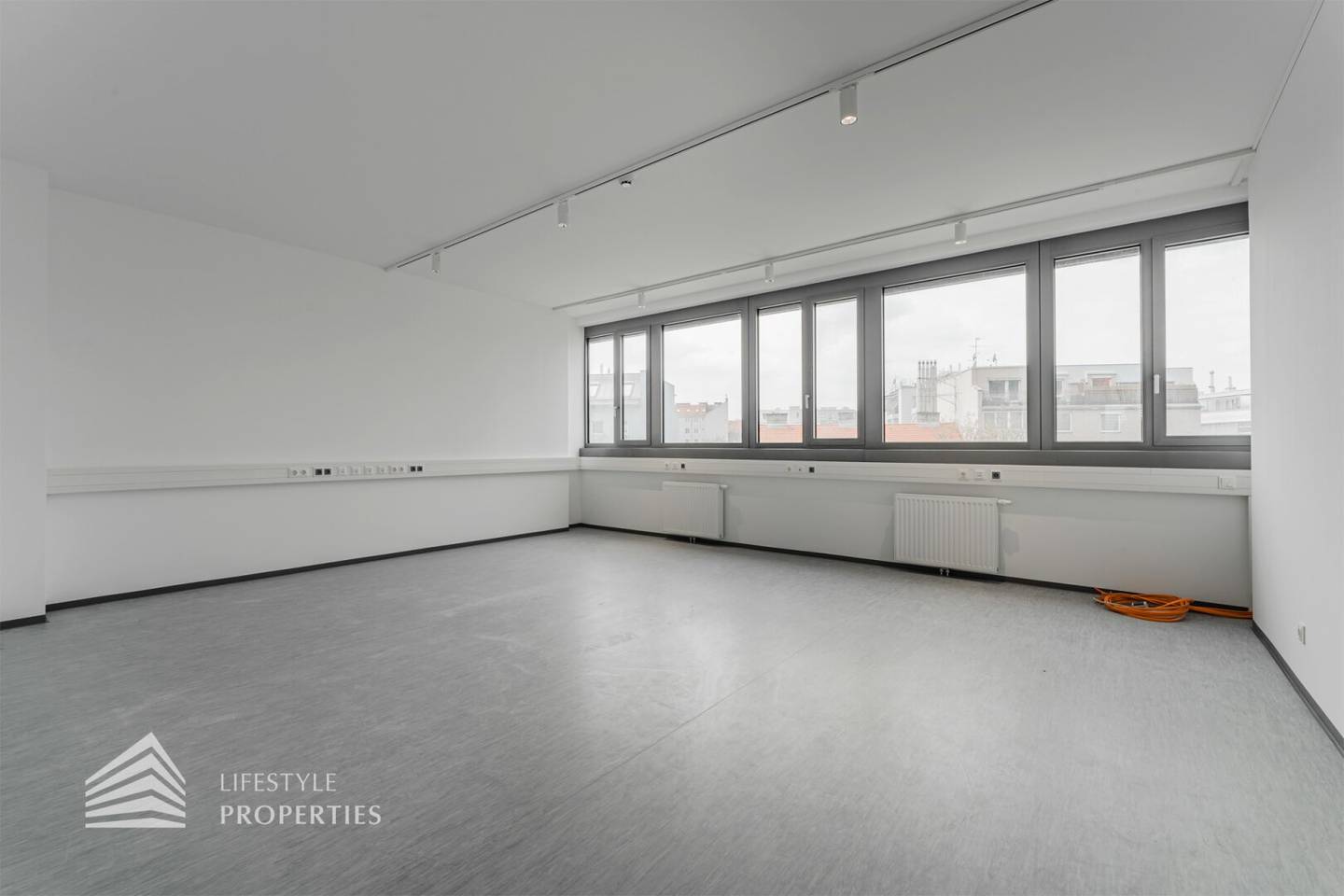 Attractive 6-Room Office/Practice near Enkplatz