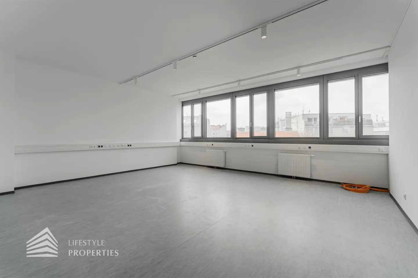 Attractive 6-Room Office/Practice near Enkplatz