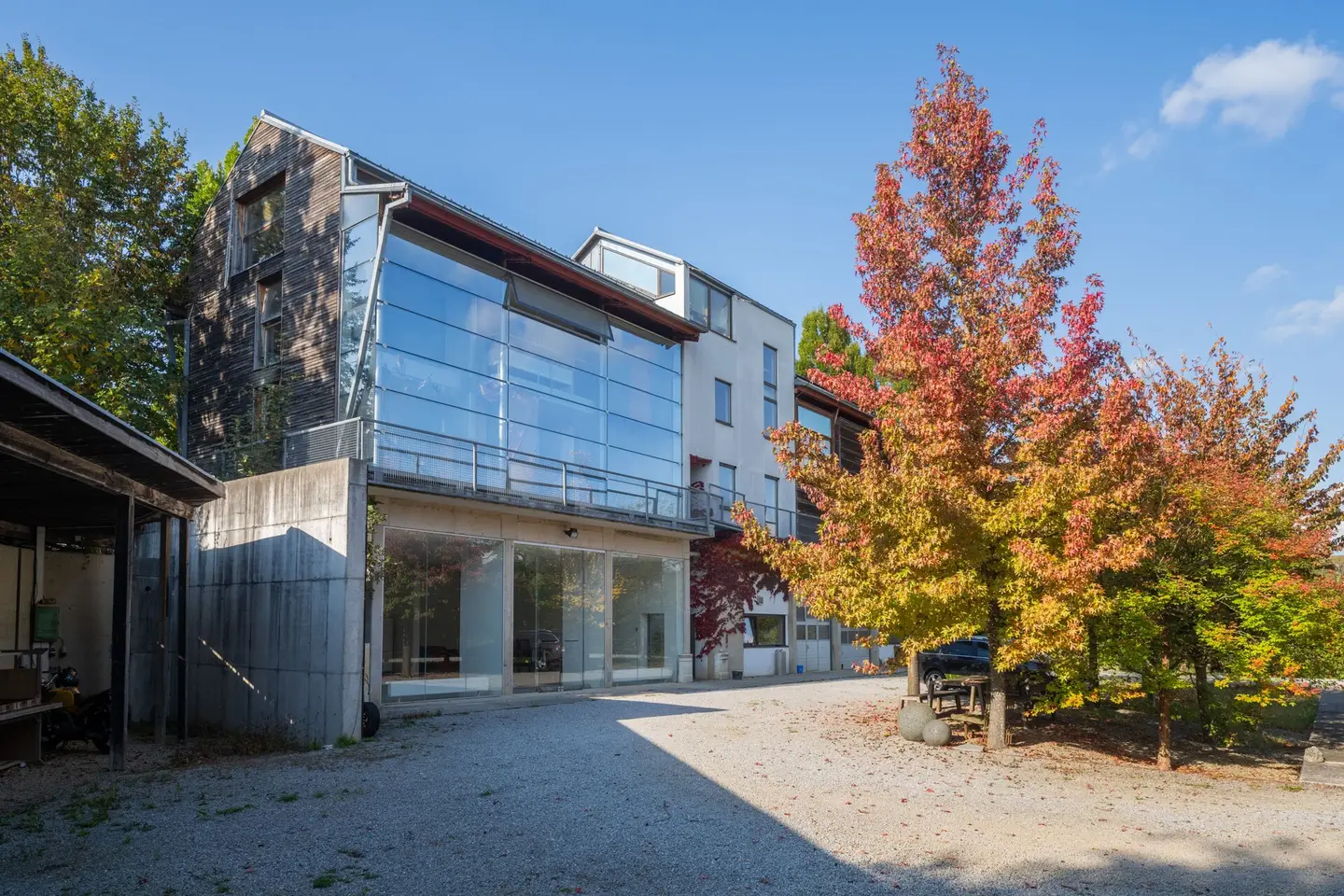 Versatile house with 5,256 m² plot in quiet location near Sierning