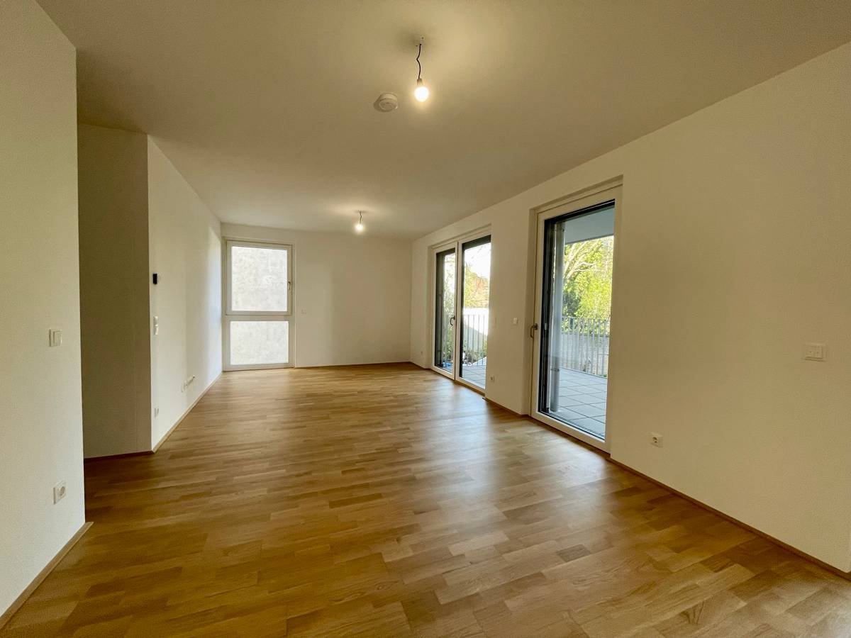 New apartment with balcony and fitted kitchen