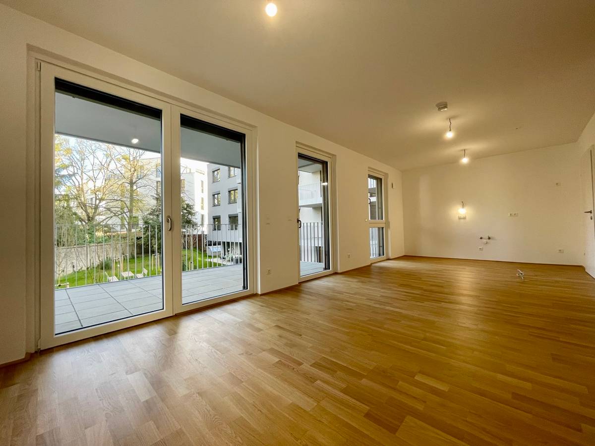 New apartment with balcony and fitted kitchen