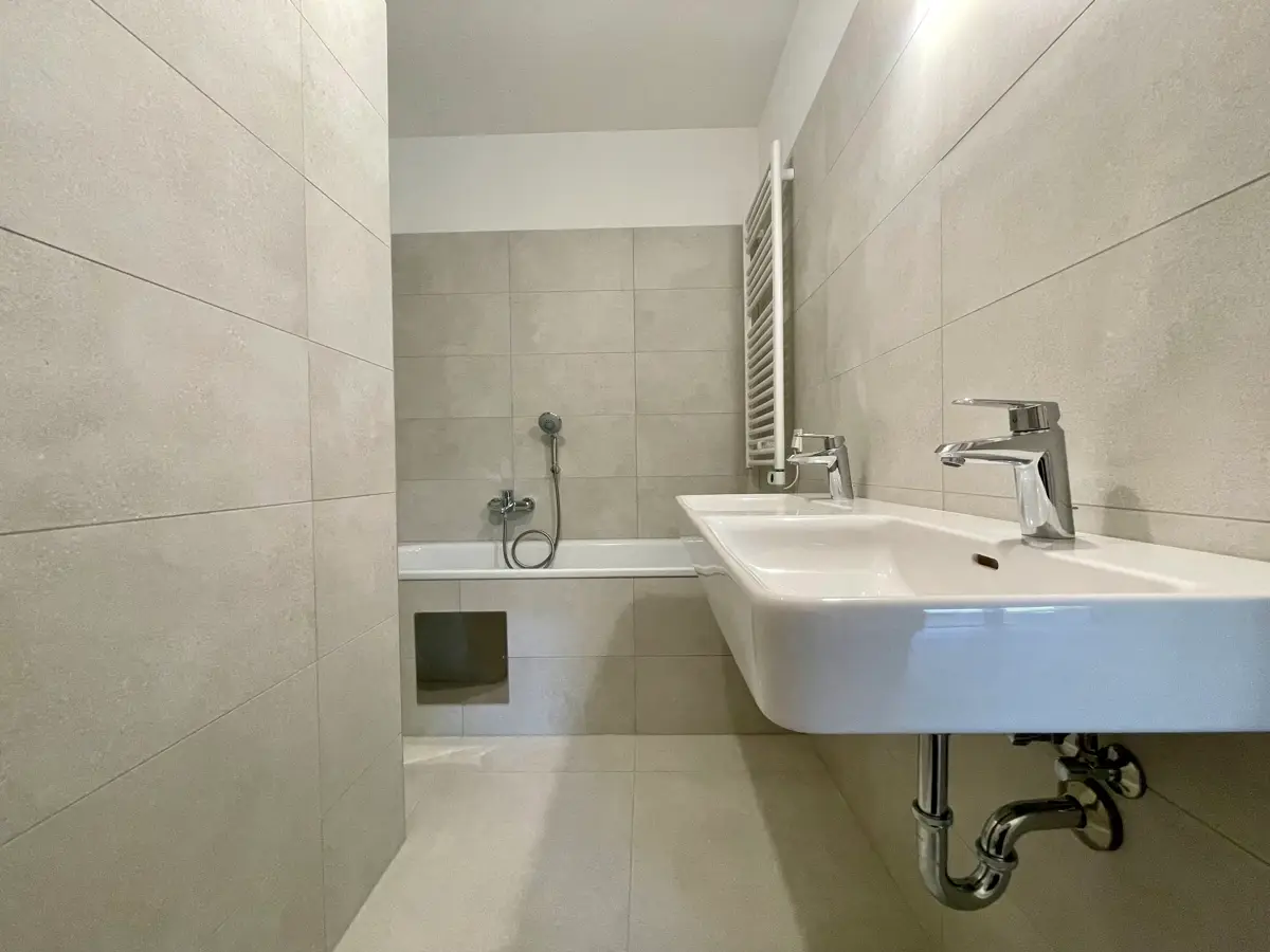 New apartment with balcony and fitted kitchen