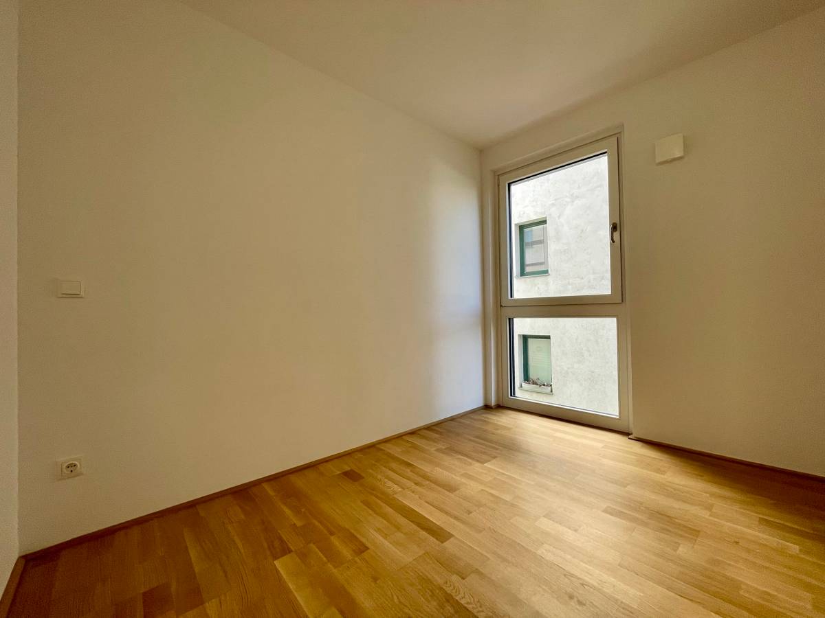 New apartment with balcony and fitted kitchen