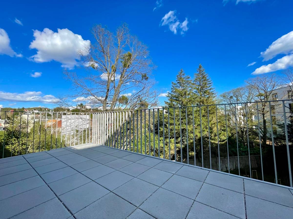 Apartment first occupancy balcony Shopping City Süd