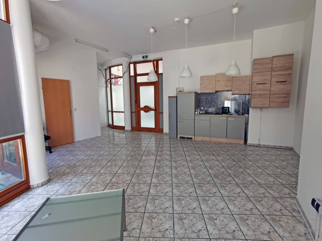 Barrier-free 1-room commercial space with courtyard in Bruck an der Leitha