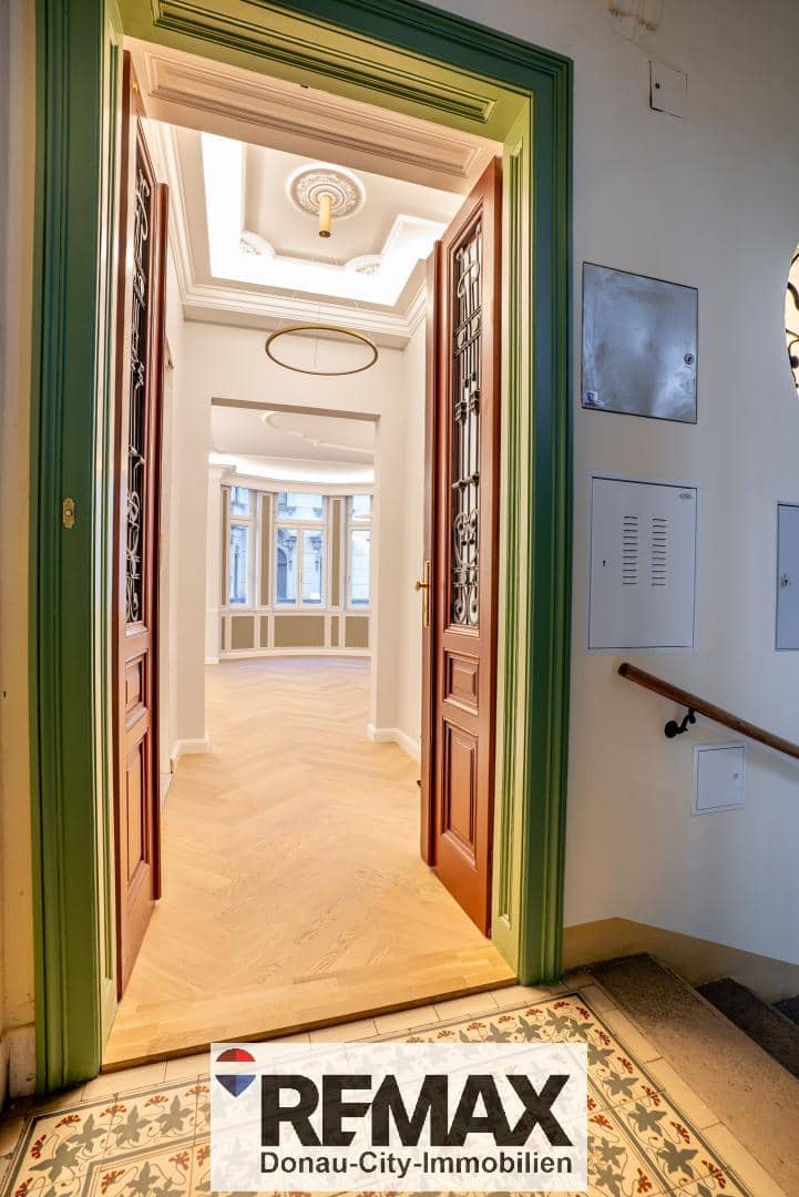 Elegant Historic Apartment in Spittelberg with Museum and Theater Views