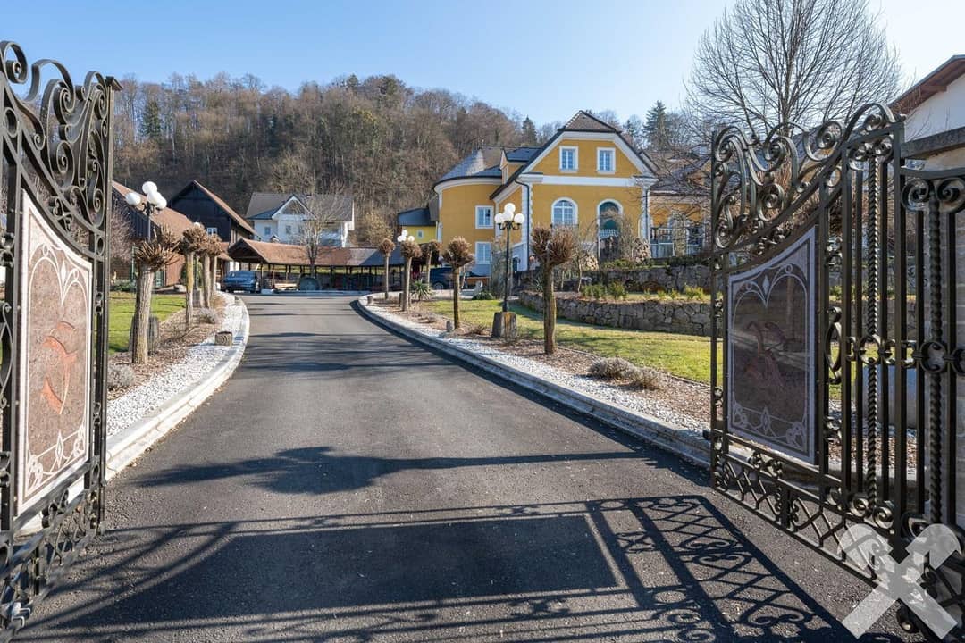 Luxury villa on 4,898 m² plot in Wolfsberg im Schwarzautal