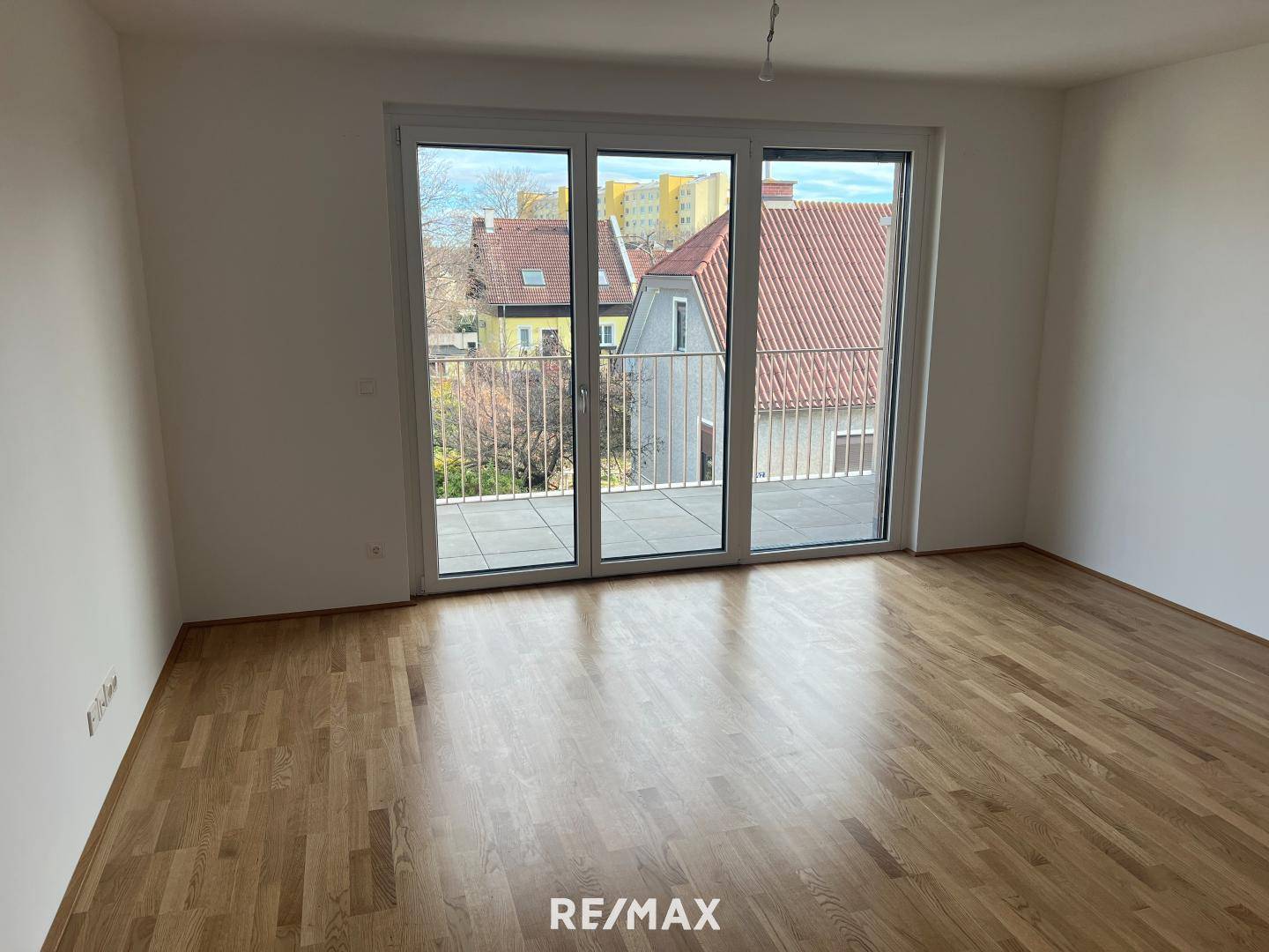 First occupancy apartment with loggia in center
