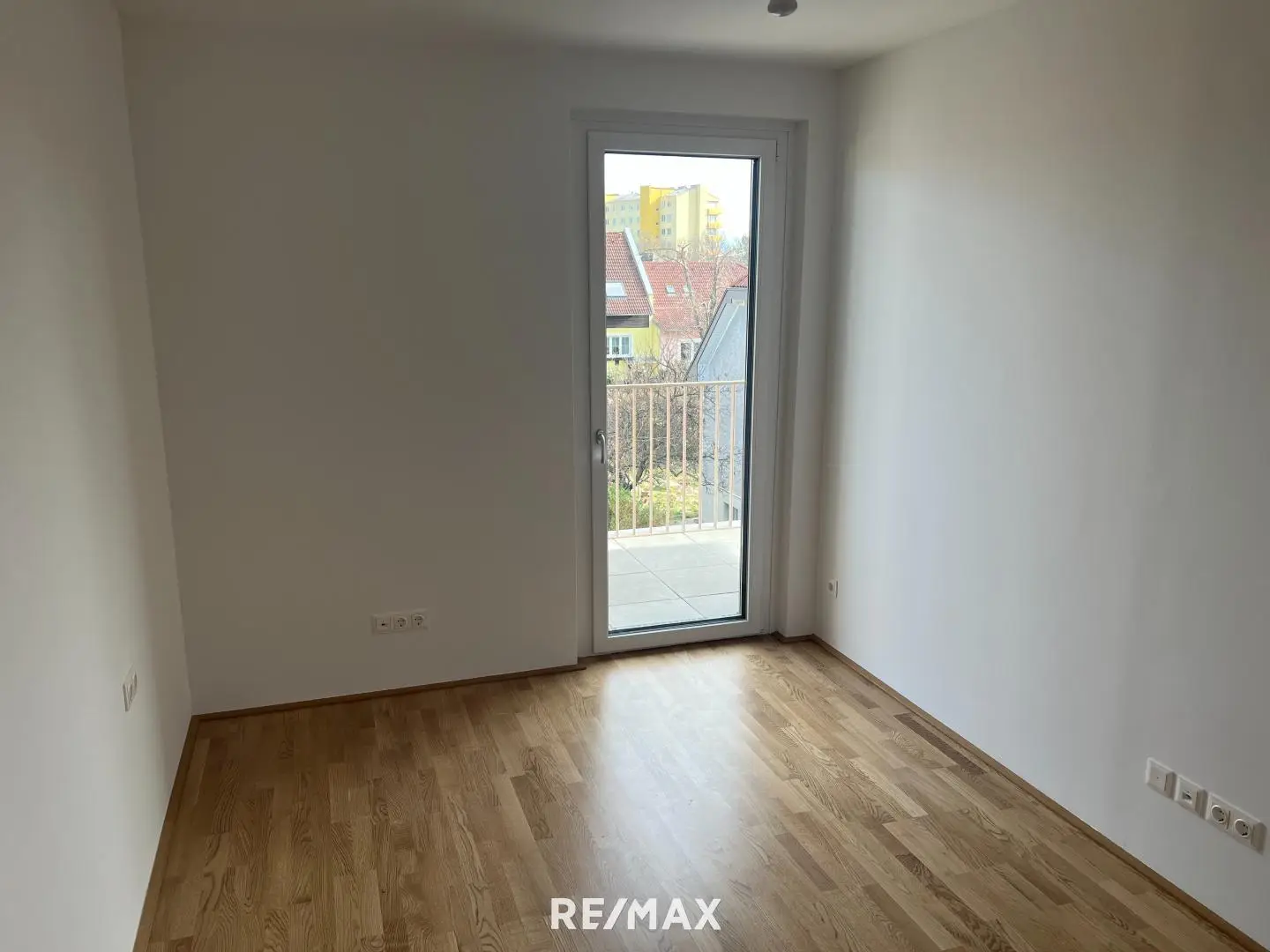 Erstbezug Neubauwohnung mit Loggia und Aufzug