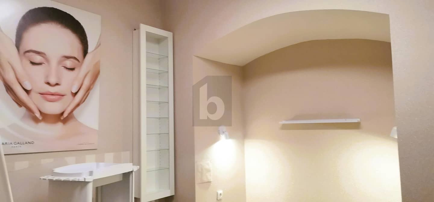 Repräsentative Wohnung mit Glasfassade in Frequenzlage