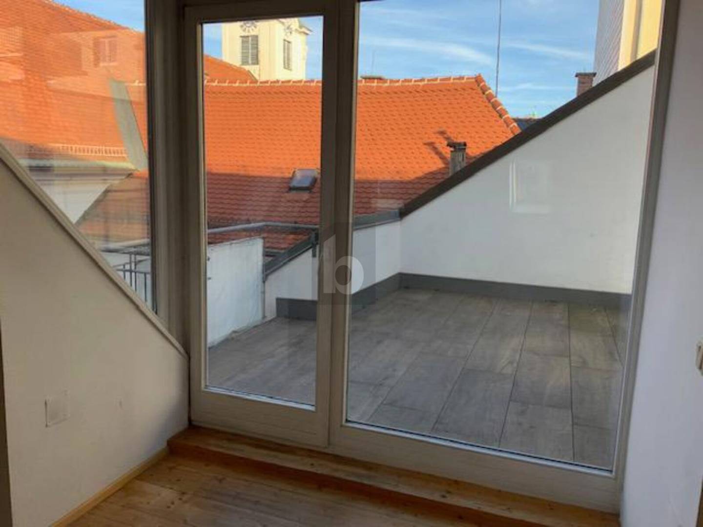 Voll sanierte Wohnung mit Schlossbergblick mitten in der Stadt