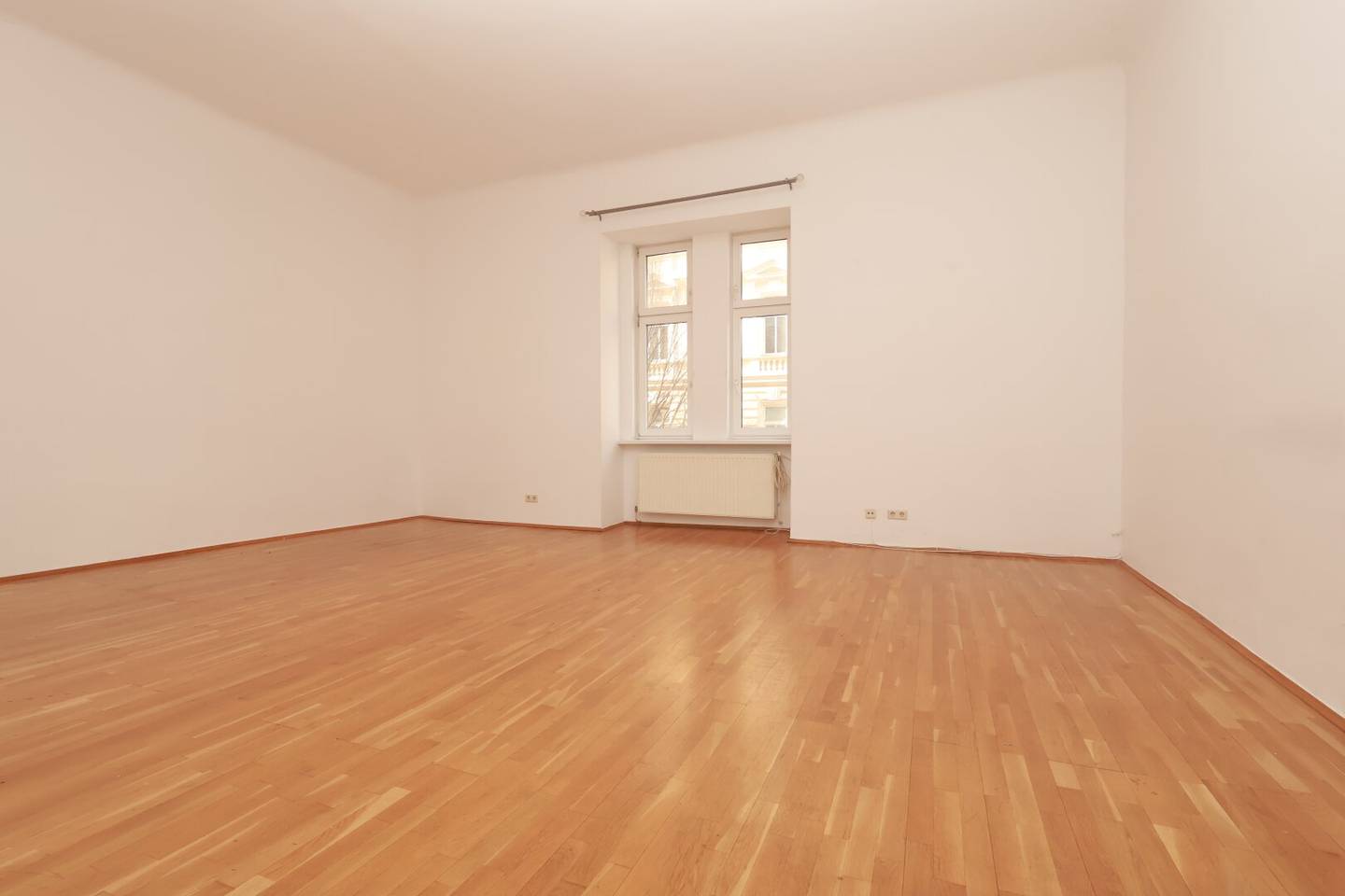 Old building apartment near Augarten with generous layout