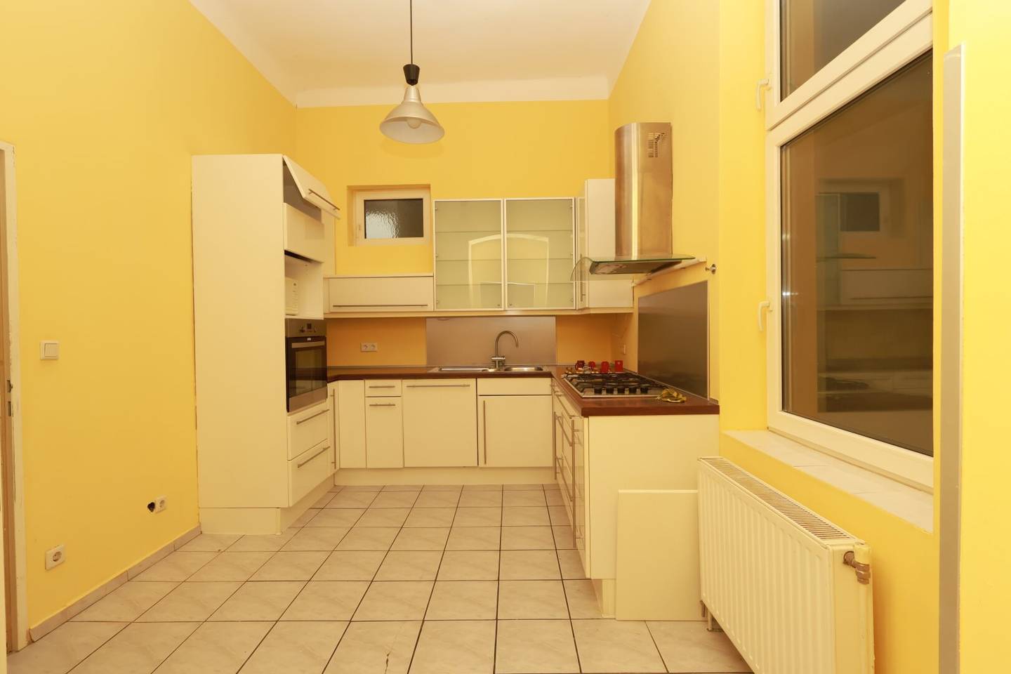 Old building apartment near Augarten with generous layout