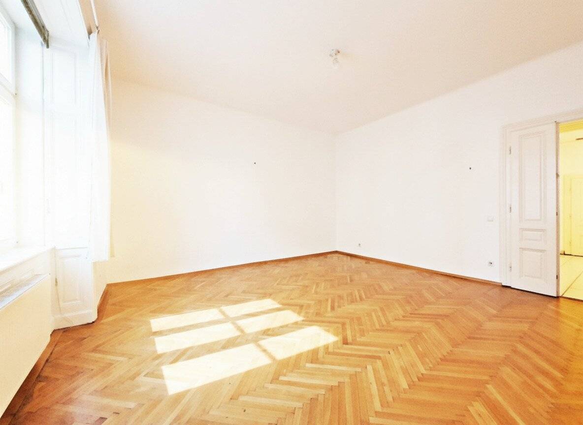 Historic apartment with lift near Arenbergpark