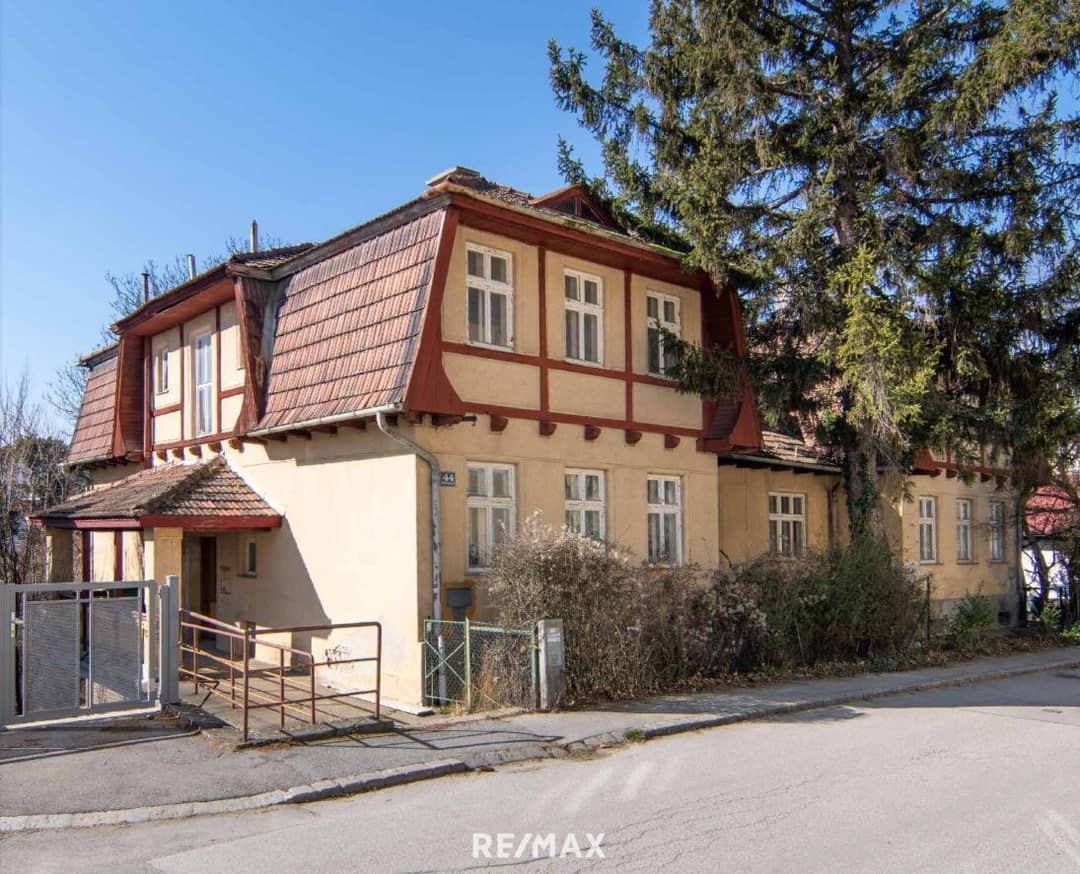 Vacant Rental Property in Langenzersdorf – 10 Units, 865 m² Plot, Development Potential