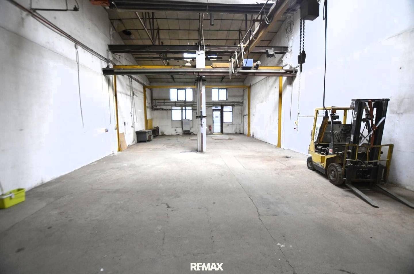 Hall with storage and office, 250 m² in Himberg