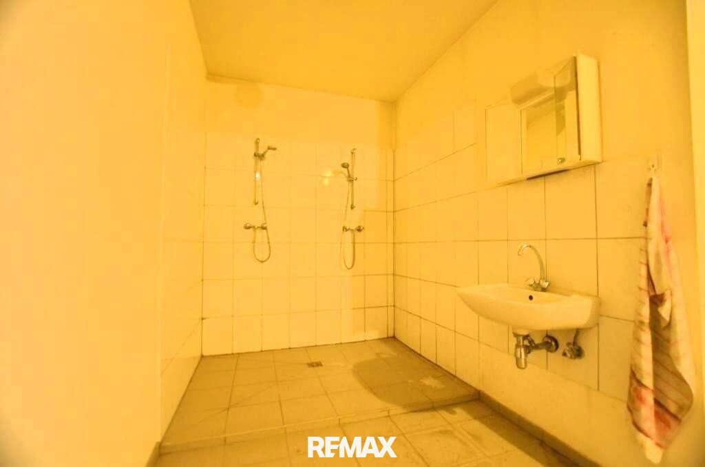Hall with storage and office, 250 m² in Himberg