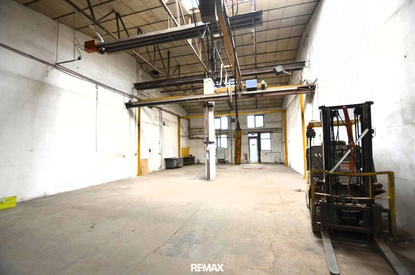 Hall with storage and office, 250 m² in Himberg