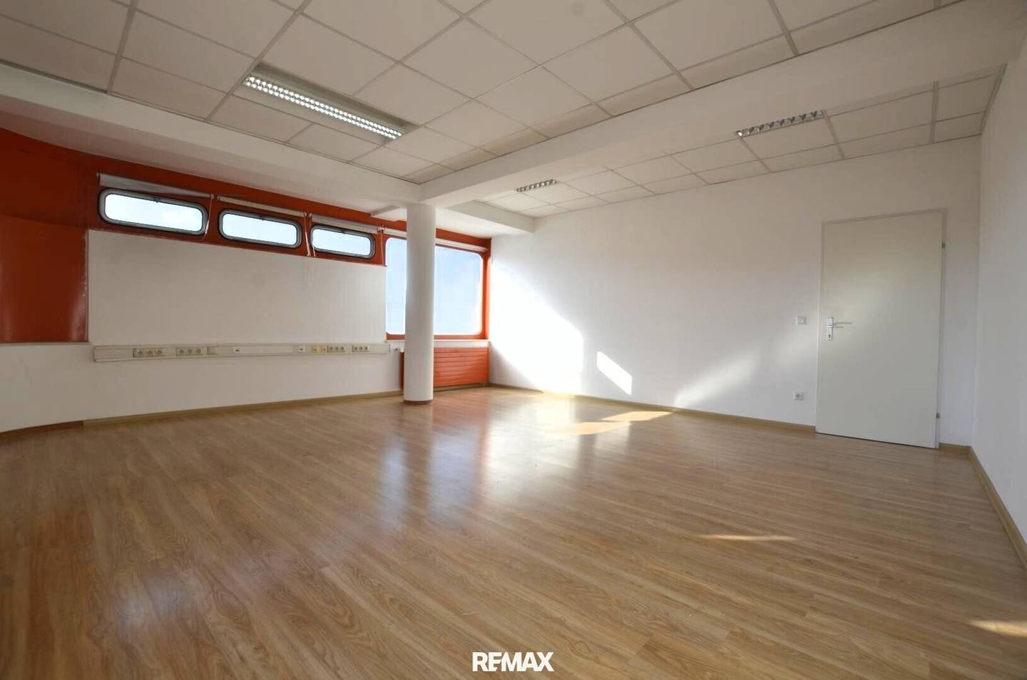 Office 31 m² in Himberg business district