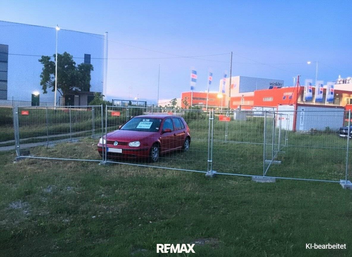 Storage space with vehicle parking in Himberg, approx. 100 m²