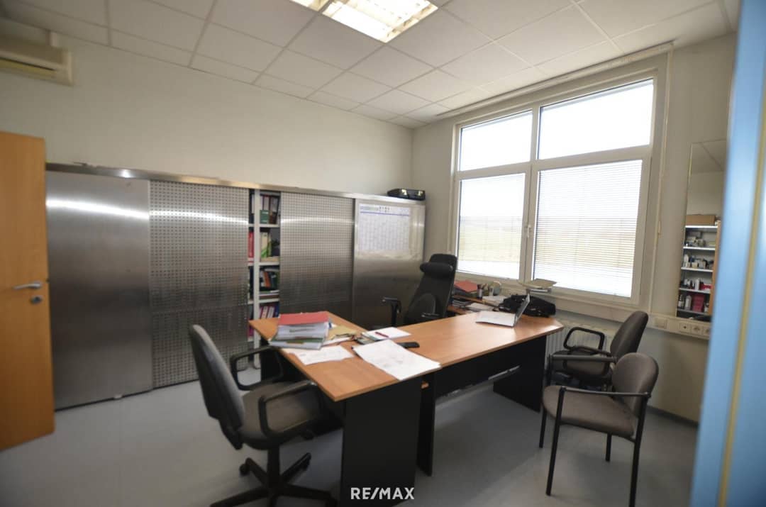 Industrial site with office, hall and storage area in Neckenmarkt