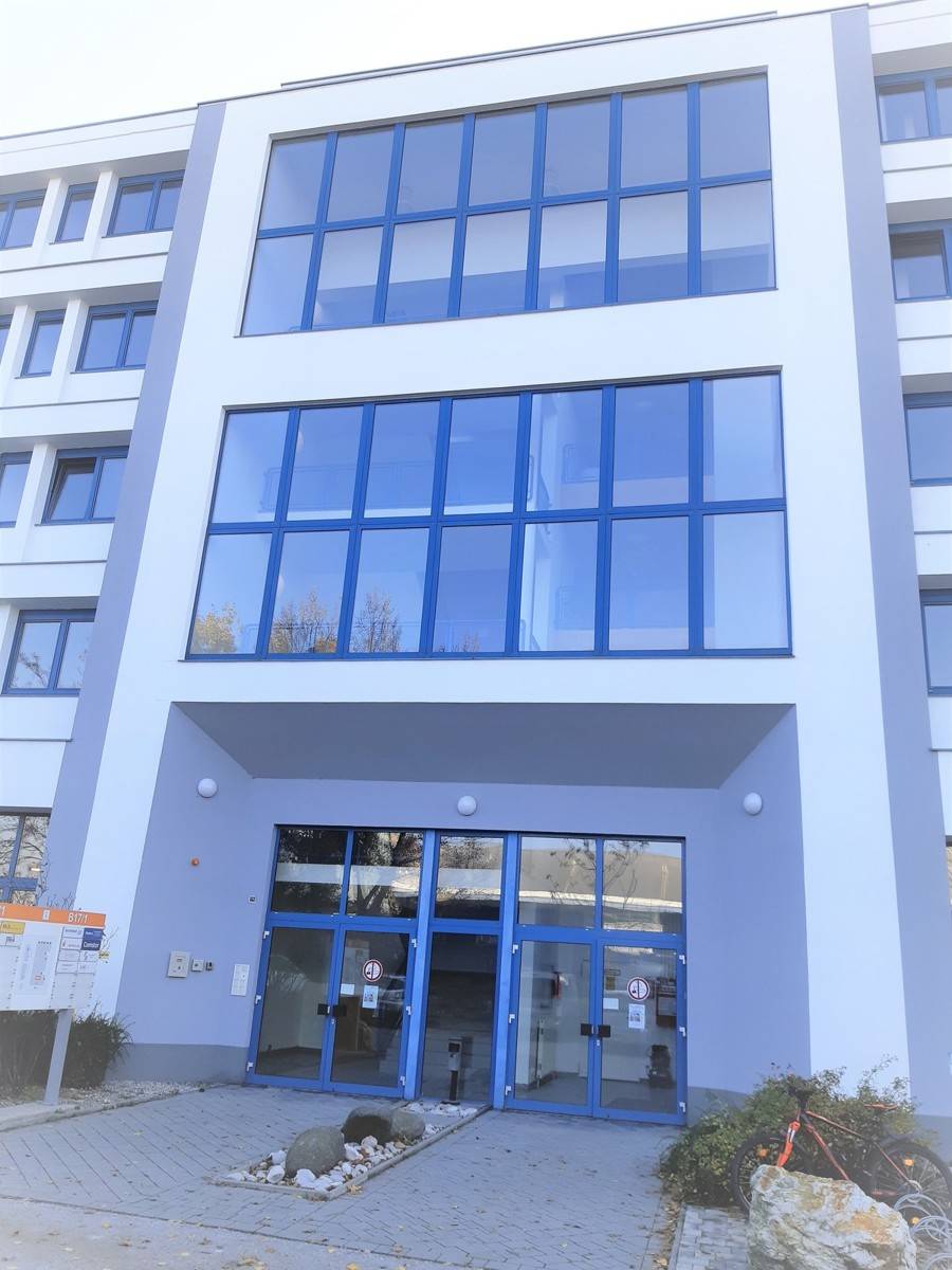 New apartment in a modern setting near good transit access
