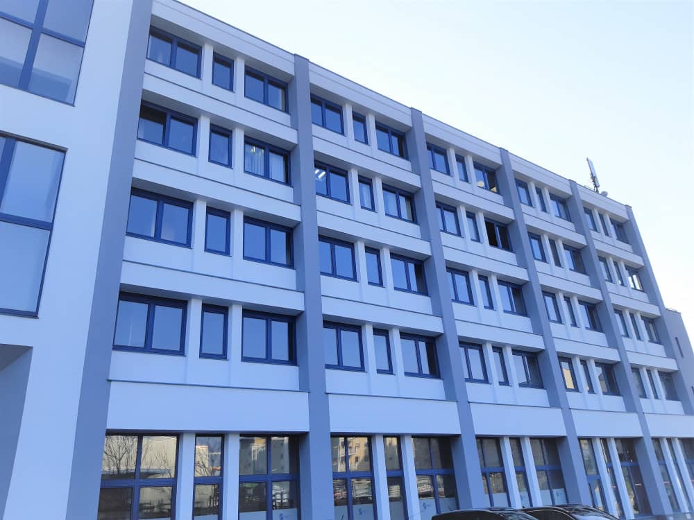 New apartment in a modern setting near good transit access