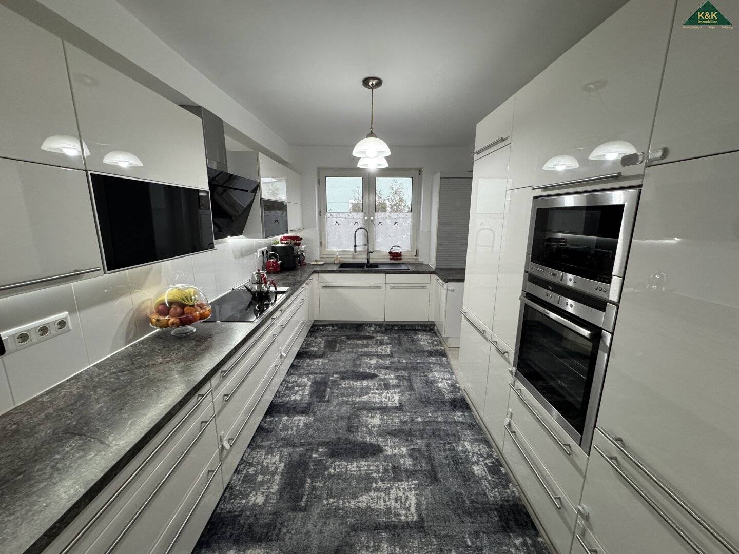 Single-family house with fireplace and terrace potential in a quiet location