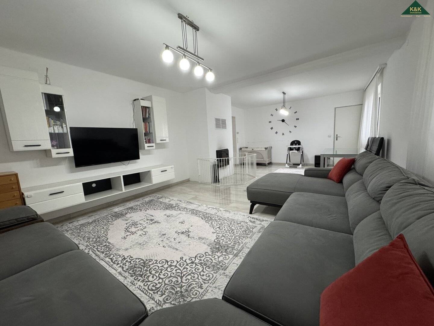 Single-family house with fireplace and terrace potential in a quiet location