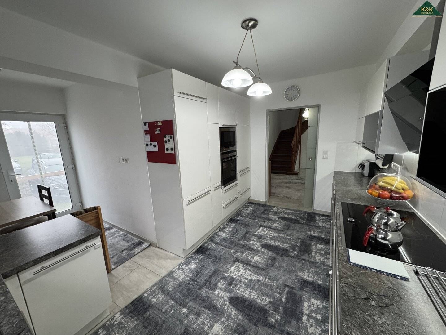 Single-family house with fireplace and terrace potential in a quiet location