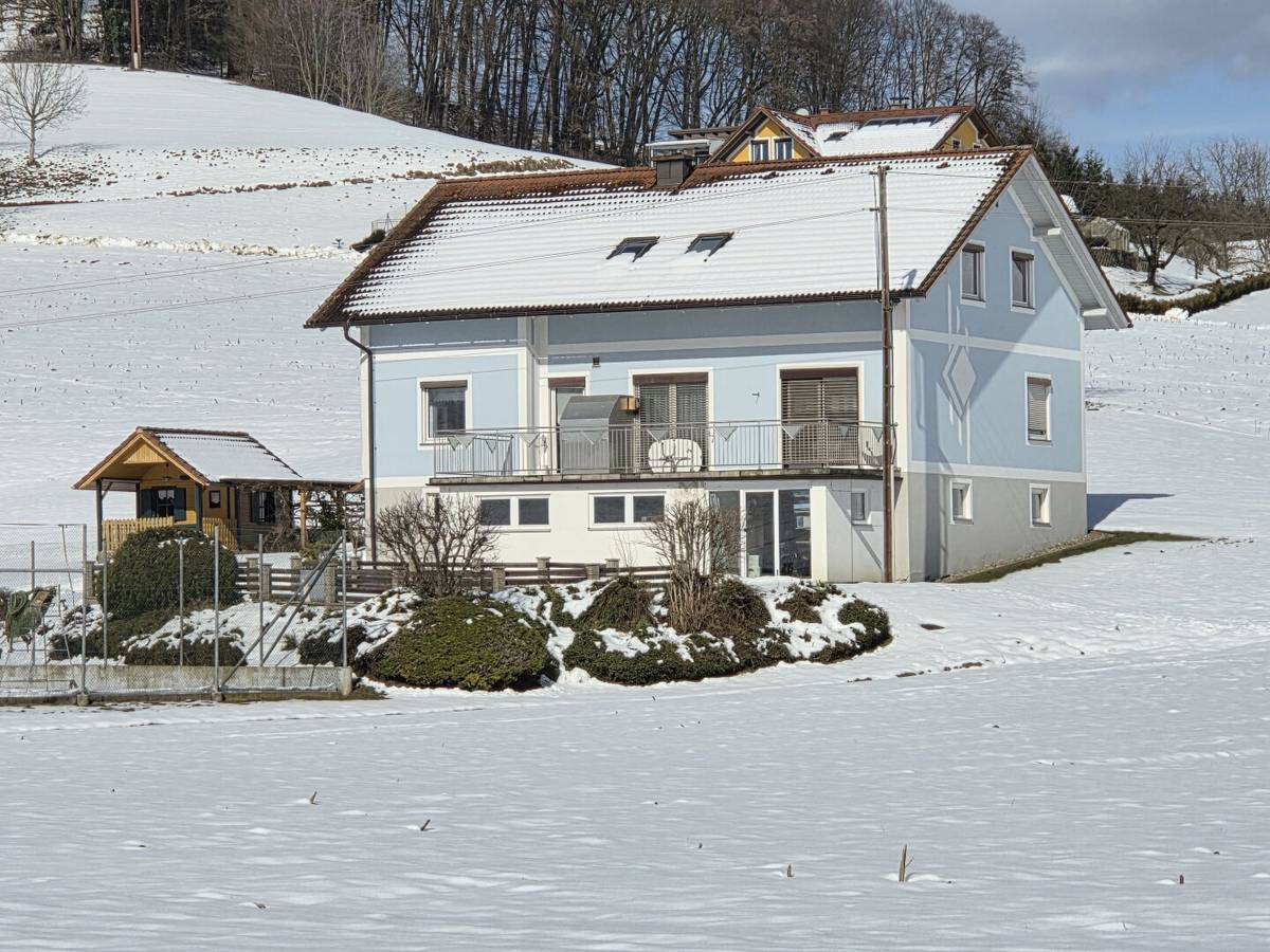 Großzügige und gepflegte Mietwohnung im Dachgeschoss, Sankt Stefan im Rosental