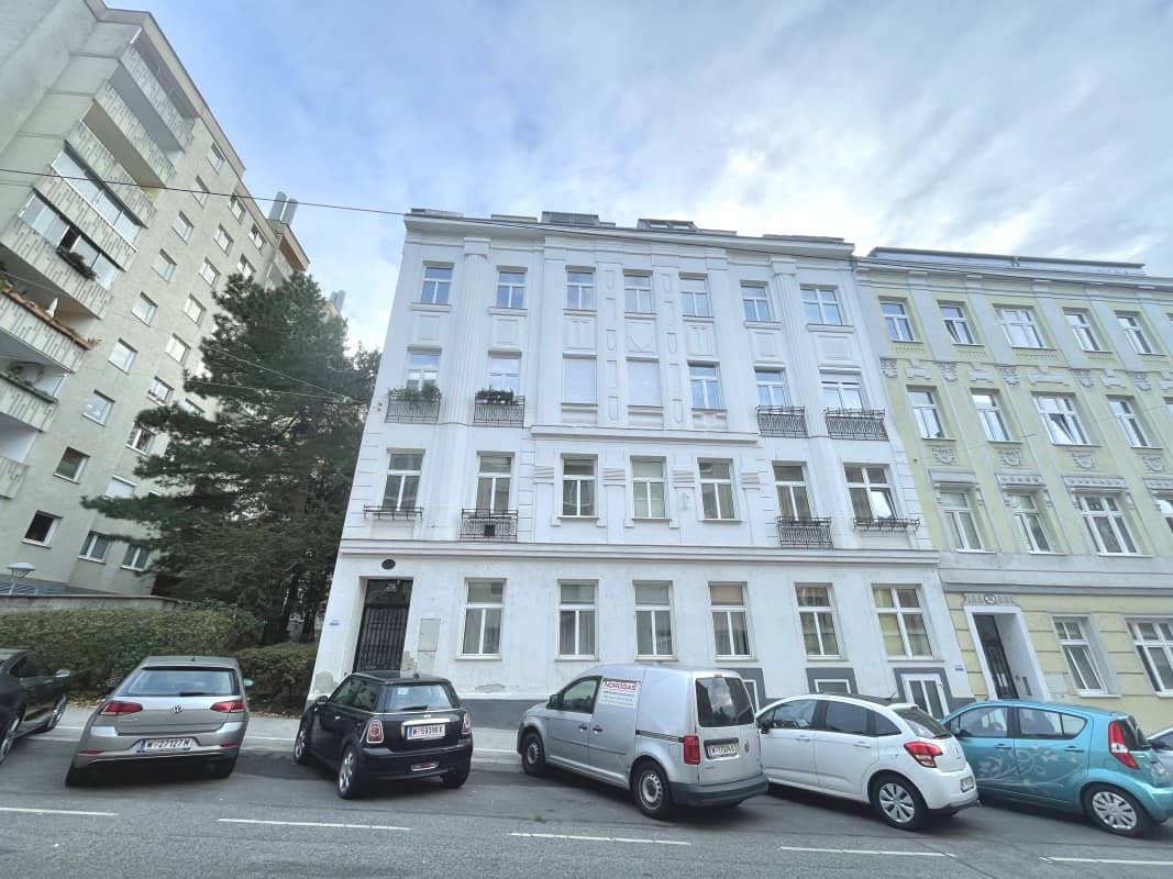 Apartment historic building investment property with long term tenant
