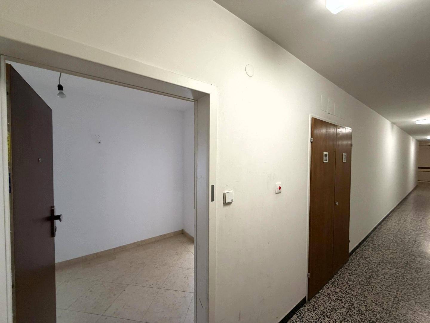 Air-conditioned attic apartment with 4 bedrooms and garage