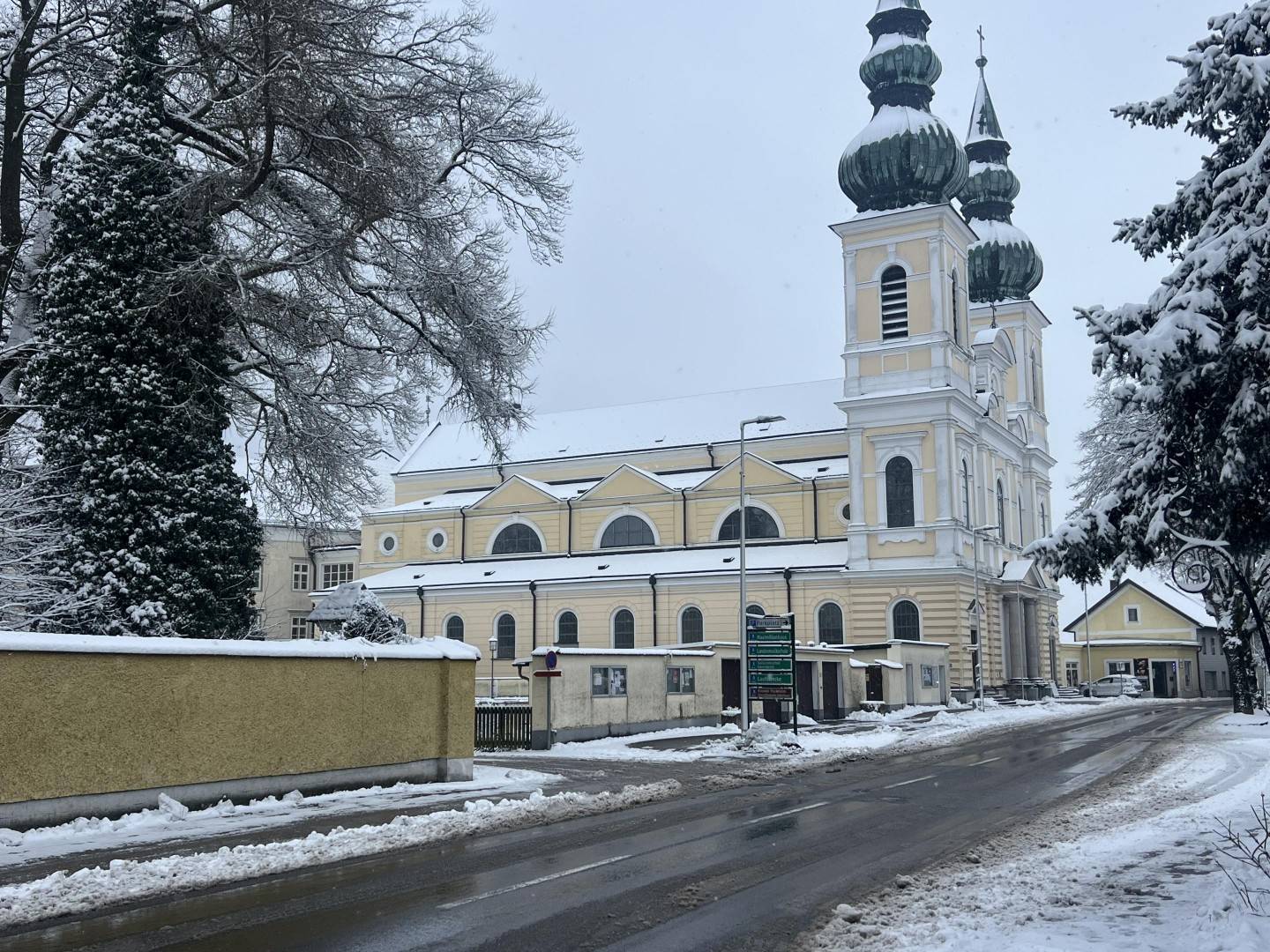 Wohnung mit Tiefgarage Loggia Blick ins Grüne