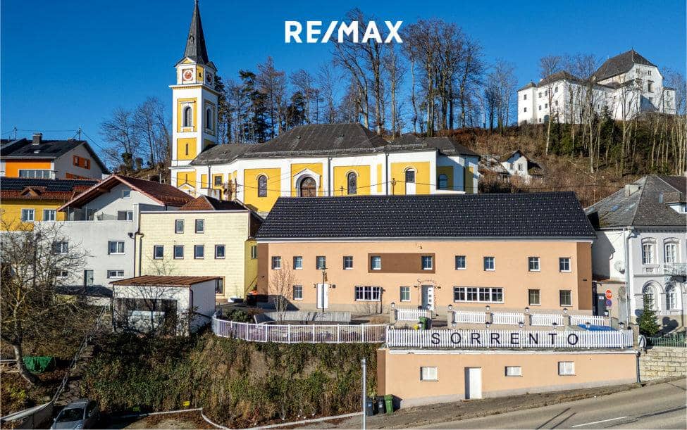 Pizzeria mit Gastgarten und zwei Wohneinheiten in Wolfsegg